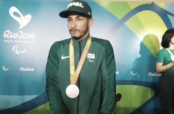 Do futebol de 7 à prata no atletismo: Fabio Bordignon celebra medalha na Paralimpíada