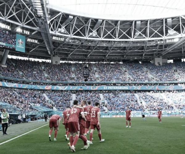 Rússia
volta a vencer em Eurocopa após nove anos, recupera-se no grupo B e complica
Finlândia