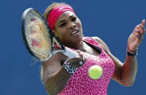 Us Open 2014, Serena Williams soffre e vince