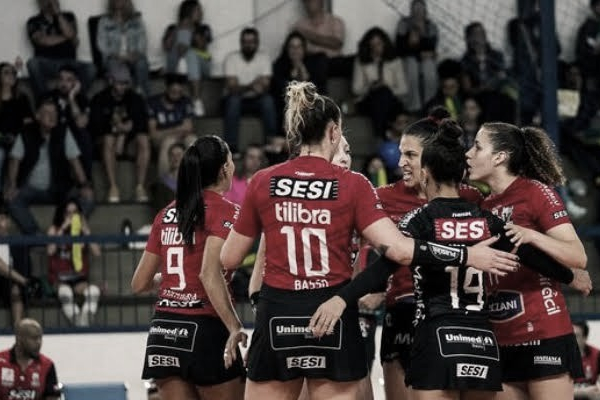 Sesi Bauru vence Barueri e avança em quinto na Superliga Feminina