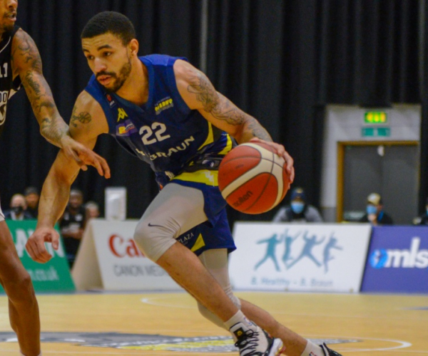 Sheffield Sharks
70-61 London Lions: Antwon Lillard's dominant double-double debut secures
opening night win for Sharks