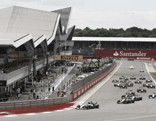 Live GP Silverstone in F1: trionfa Hamilton, Rosberg sotto investigazione. Ferrari indietro