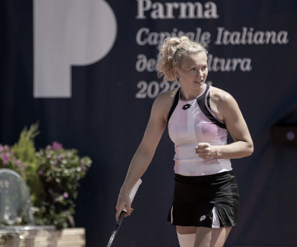 Serena Williams cai para Siniakova na segunda rodada em Parma