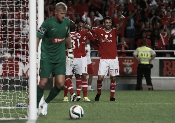 Benfica estreia na Primeira Liga com goleada sobre Estoril