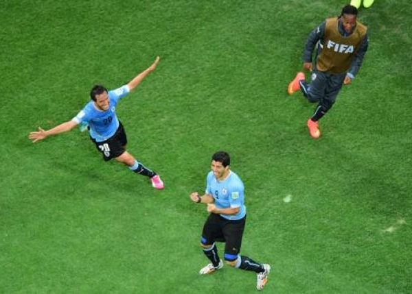 Suarez torna e salva l'Uruguay, Inghilterra quasi fuori