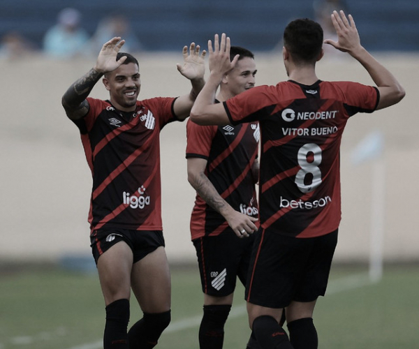 Athletico vence Londrina e mantém invencibilidade na primeira fase do Paranaense