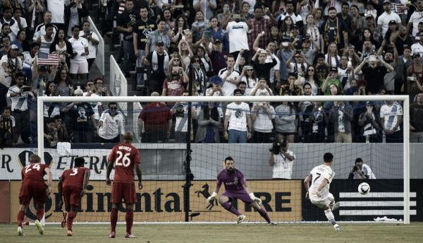 Robbie Keane Scores Hat Trick As LA Galaxy Outclass Toronto FC