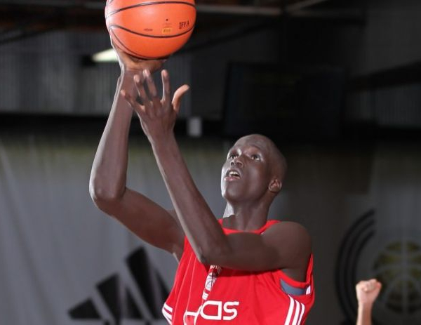 Number One Hoops Prospect Thon Maker To Play In Canada