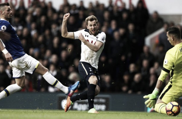Premier League - Kane mette il turbo al Tottenham: 3-2 all'Everton