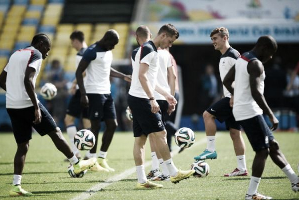 No Maracanã, França treina sob intenso calor e jogadores ficam em alerta com desidratação