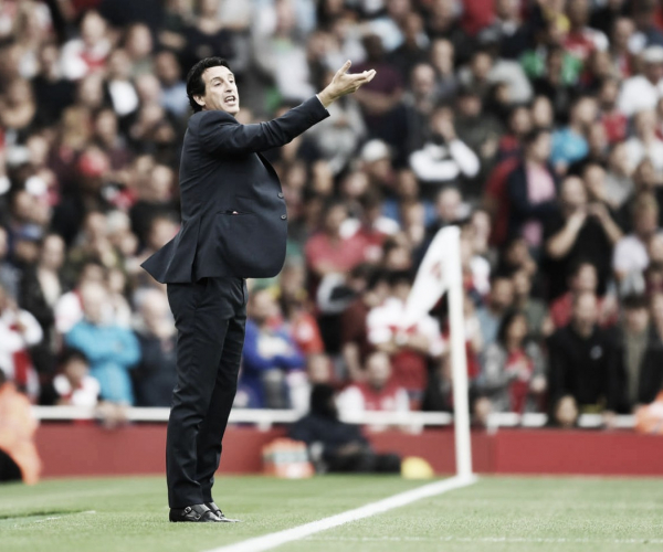 Unai Emery estreia com derrota na Premier League mas crê em evolução do Arsenal