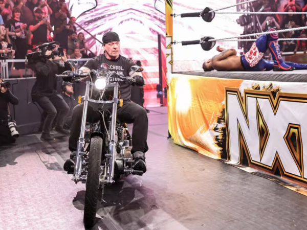 Undertaker regresa al ring en WWE NXT