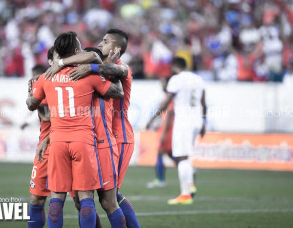 Copa America Centenario: Chile advances past Panama behind Vargas and Sanchez doubles