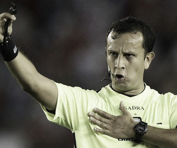 Darío Herrera será el árbitro de Independiente - Boca este domingo: ¿Cómo le fue dirigiendo al 'Xeneize'?