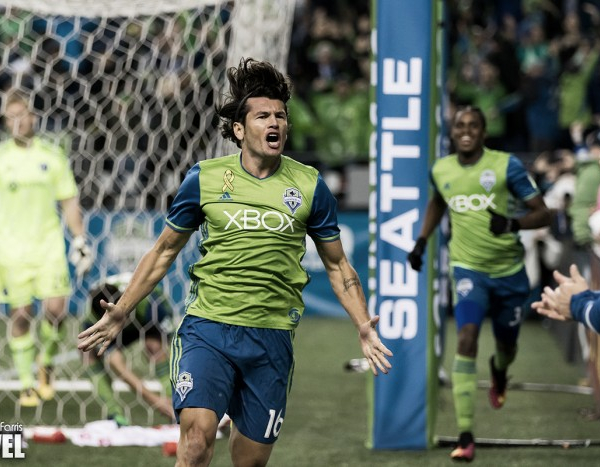 Audi 2016 MLS Cup Playoffs: Seattle Sounders leave it late, defeat Sporting Kansas City