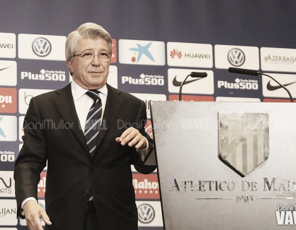 Presidente do Atlético de Madrid deixa futuro de Fernando Torres em aberto: "Estamos estudando"