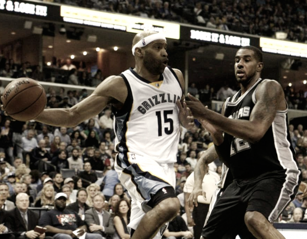 NBA - Memphis non si ferma più, battuti anche gli Spurs; Warriors in scioltezza sui Bucks