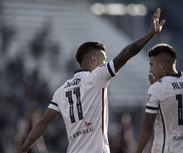 Vélez ganó y
sueña con clasificar a la Libertadores