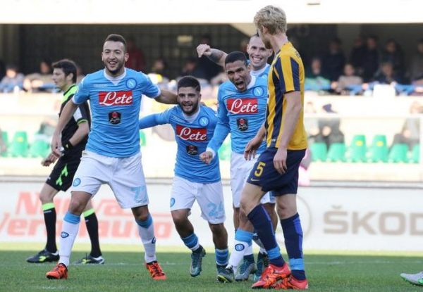 Il Napoli passa anche a Verona: Higuain ed Insigne per il primato. Le pagelle degli azzurri