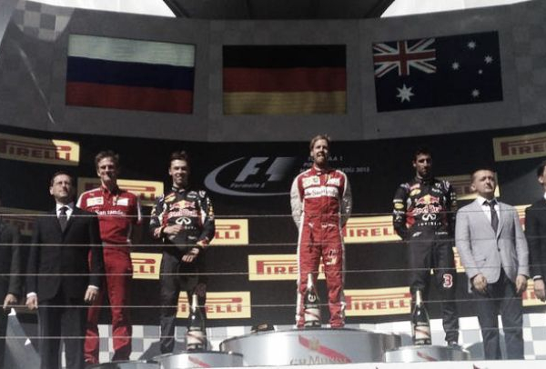 Vettel-show e vittoria in Ungheria nel giorno del KO Mercedes