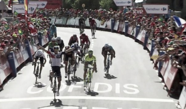 Vuelta 2016, sprint vincente di Van Genechten. Caduta per Contador