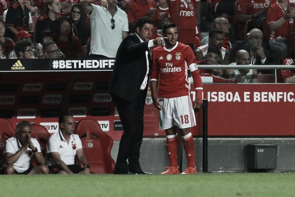 Luz gelada na estreia: Vitória experimentou e Vitória fez o Benfica pagar