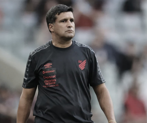 Wesley Carvalho segue confiante na classificação do Athletico para a Libertadores e critica arbitragem