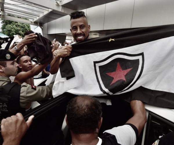 Botafogo-PB anuncia saída do experiente lateral Léo Moura