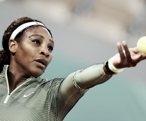 Serena Williams bate Begu na estreia em Roland Garros
