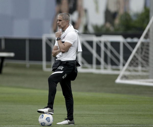 Principal torcida organizada do Corinthians, Gaviões da Fiel pede saída do técnico Sylvinho