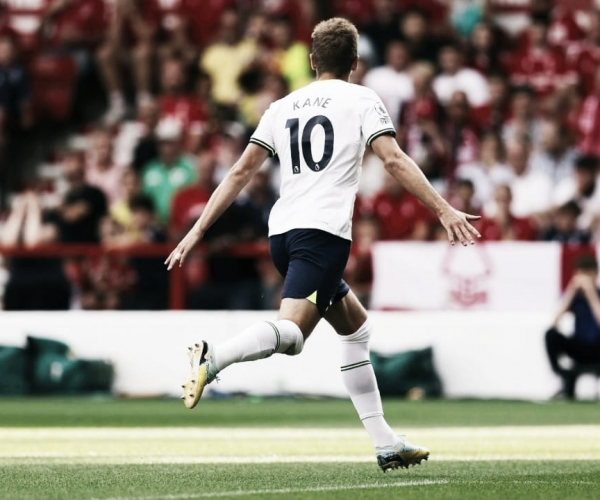 Kane marca, iguala recorde e Tottenham vence Nottingham Forest pela Premier League