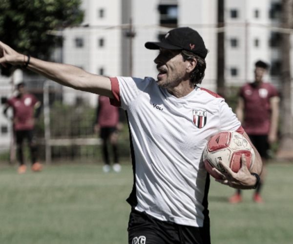 Treinador Paulo Gomes faz balanço do Botafogo-SP e projeta partida contra o Palmeiras