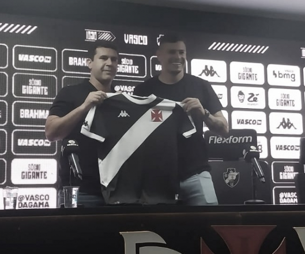Relação com Flamengo, brigar por título e mais. Hugo Moura é apresentado pelo Vasco