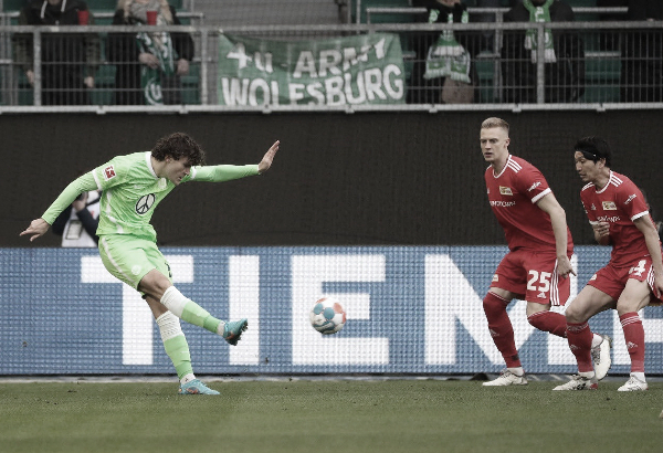 Wolfsburgo logra salir victorioso en casa