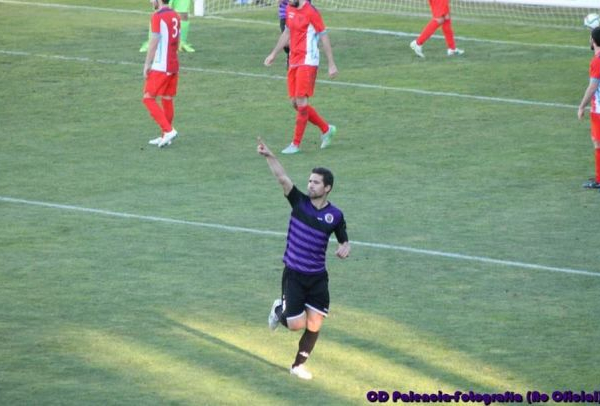 Xavi Moré anota el gol de la victoria del CD Palencia
