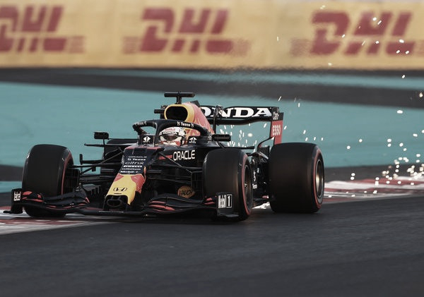 Verstappen hace la pole en Abu Dhabi