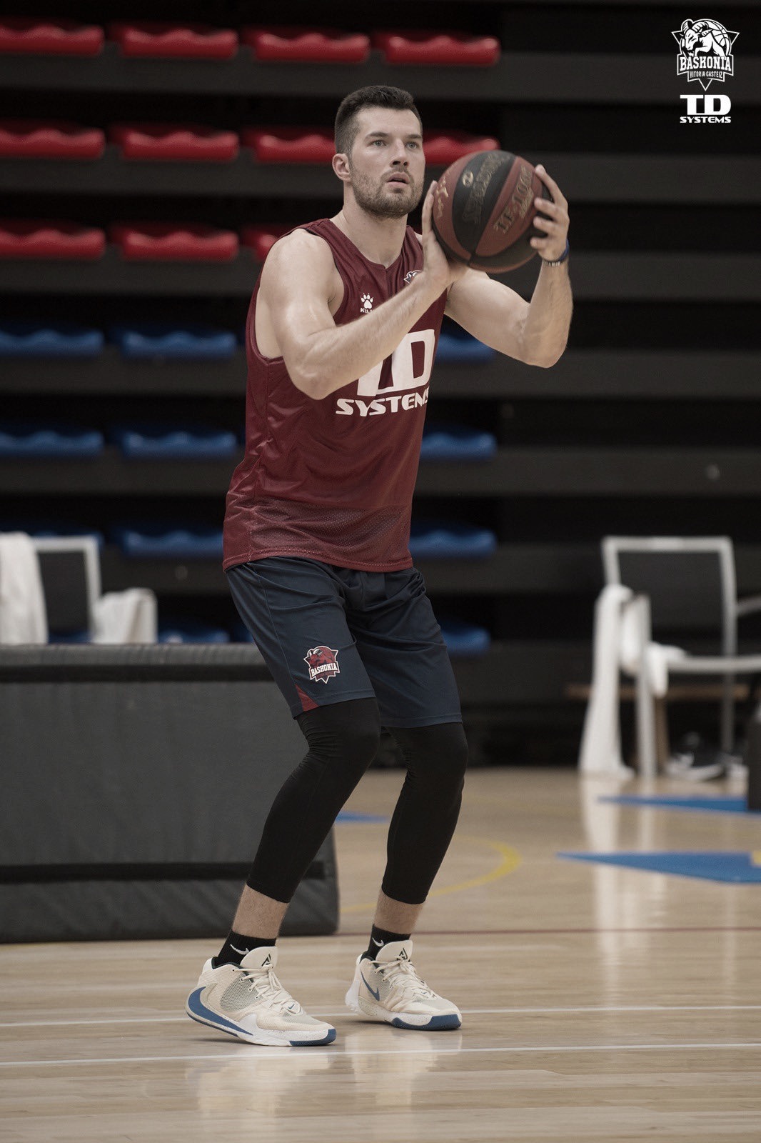 Alec Peters y Rokas Giedraitis se incorporan a la dinámica de TD Systems Baskonia Alec Peters y Rokas Giedraitis se incorporan a la dinámica de TD Systems Baskonia