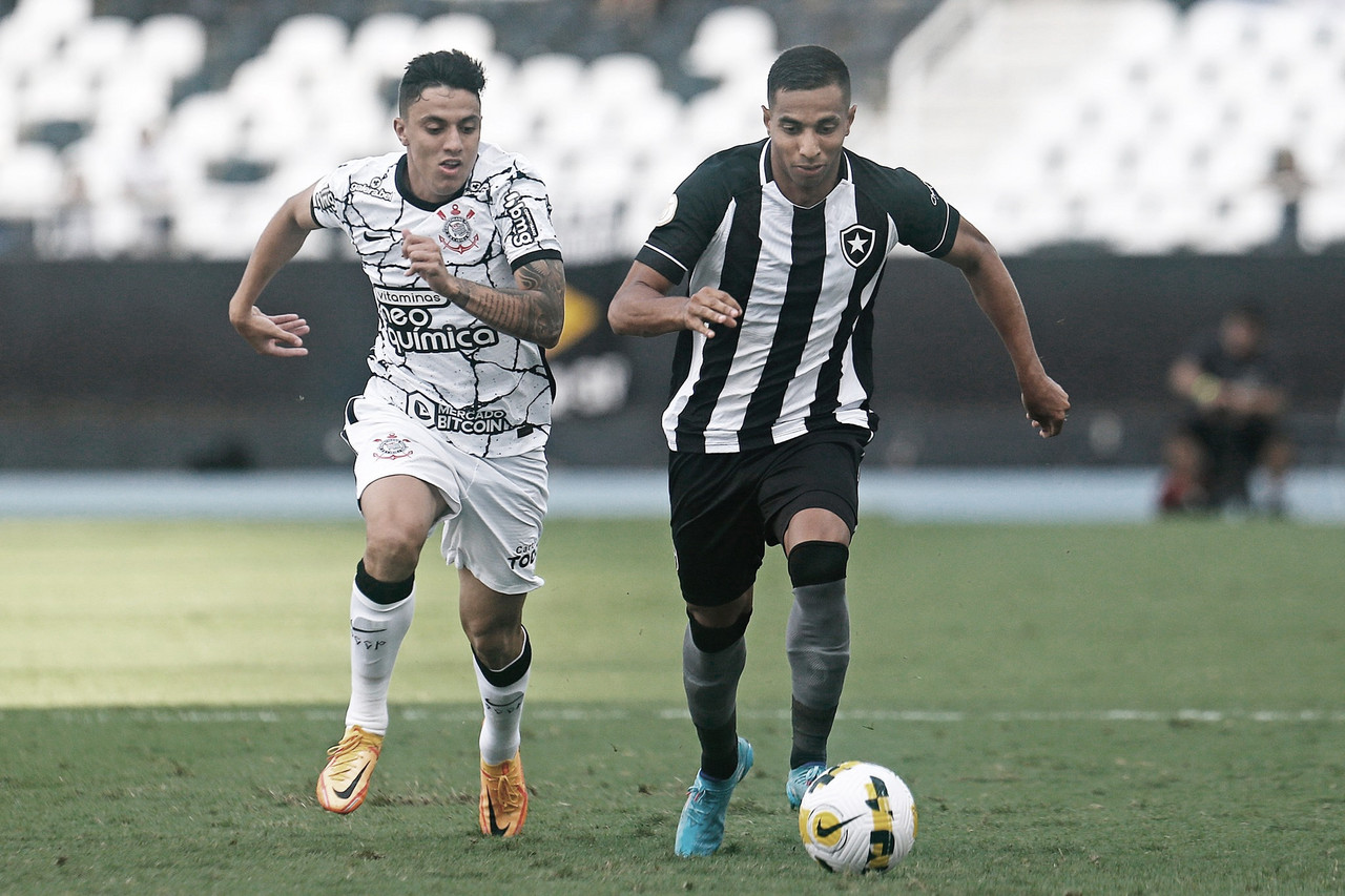 Em meio a jogos de mata-mata, Corinthians troca a chave e enfrenta Botafogo pelo Brasileirão