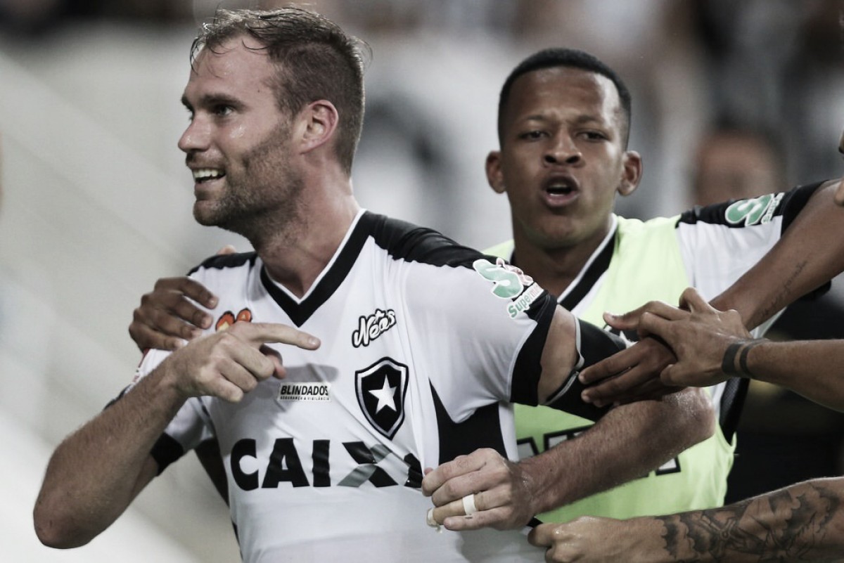 Em jogo contra o Nacional-PAR, Joel Carli completa 100 jogos pelo Botafogo