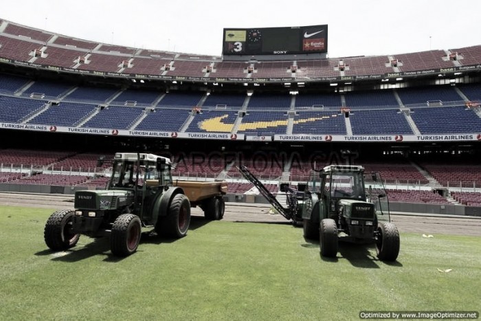 El Camp Nou inicia su cambio de césped