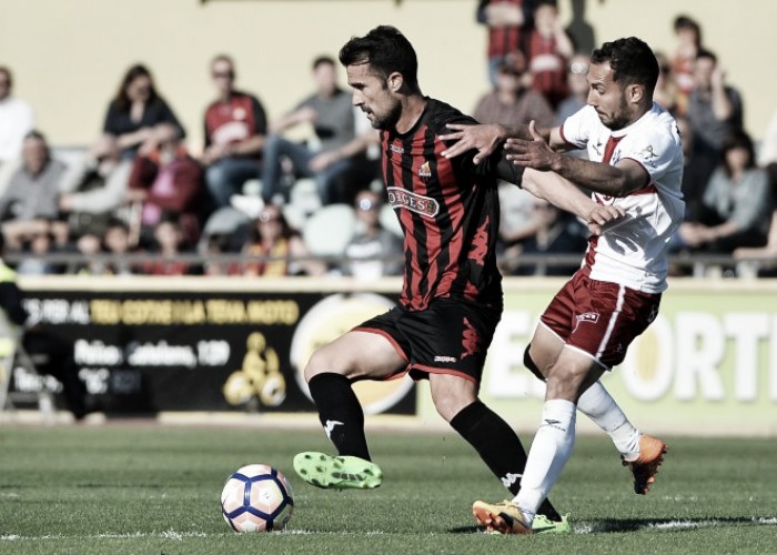Ojeando al rival: SD Huesca, con la directa a Primera