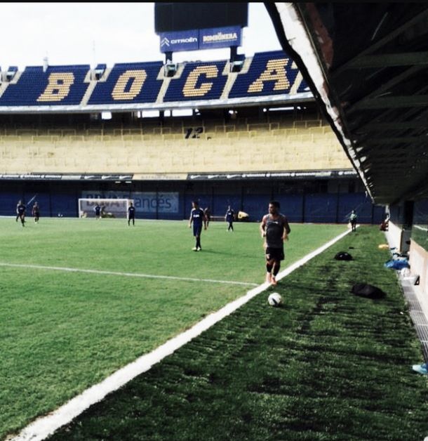 Boca estrenó el césped con una doble victoria Boca estrenó el césped con una doble victoria