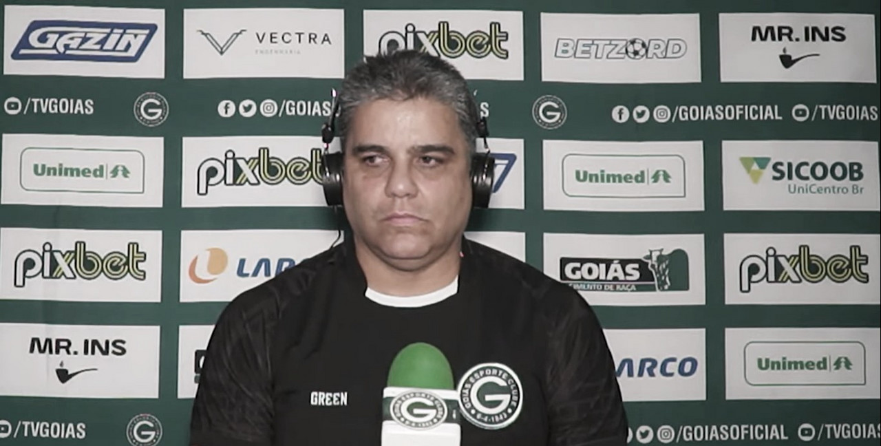 Marcelo Cabo coloca cargo à disposição, mas elogia postura do Goiás em derrota para o Vasco 
