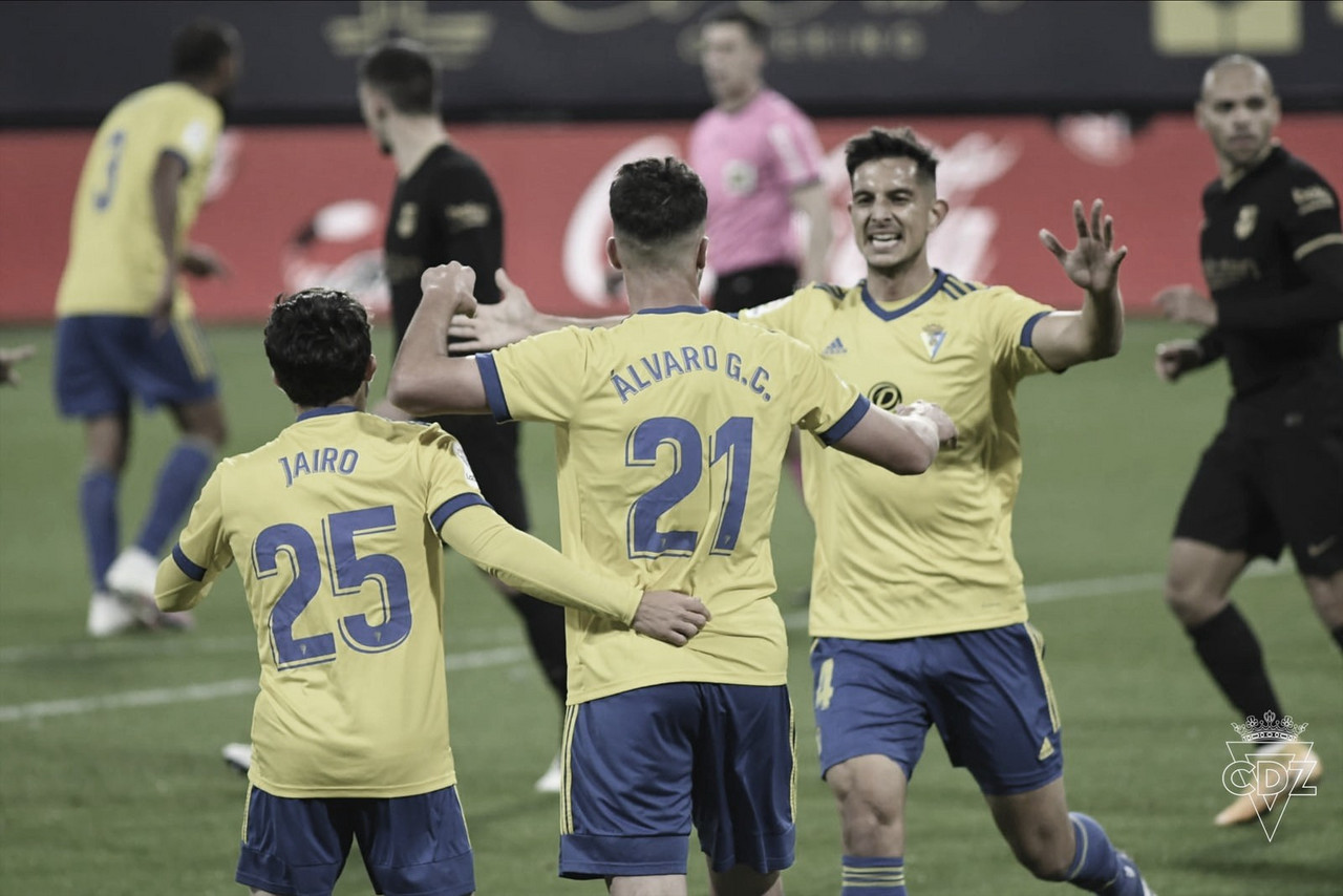 Barcelona para em Ledesma, defesa falha e Cádiz surpreende Barcelona para em Ledesma, defesa falha e Cádiz surpreende