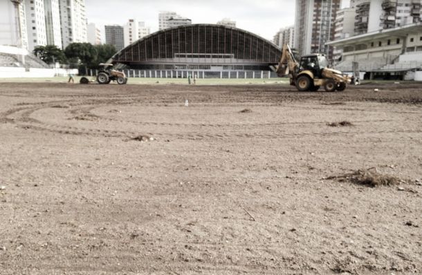 Botafogo atrasa entrega de novo gramado do Estádio Caio Martins