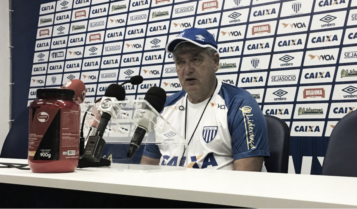 Geninho se diz satisfeito com atuação do Avaí no empate com Sampaio: "Voltamos a jogar bem"