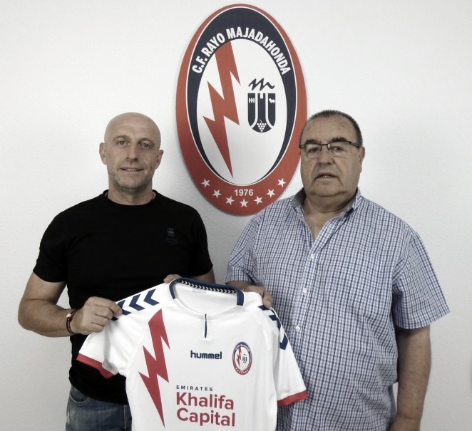 Julián
Calero, nuevo entrenador del CF Rayo Majadahonda Julián
Calero, nuevo entrenador del CF Rayo Majadahonda
