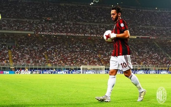 Milan, la solitudine di Hakan Calhanoglu