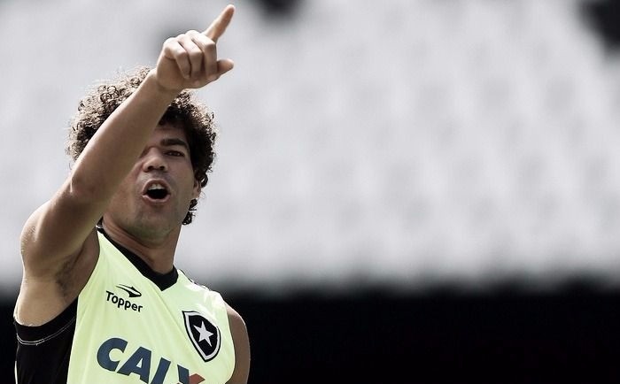 Botafogo e Inter chegam a acordo, Camilo desembarca em Porto Alegre e reforça Colorado