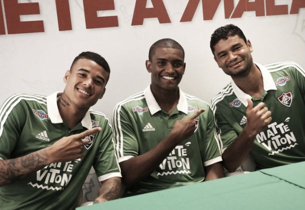 Fluminense lança novo terceiro uniforme em shopping no Rio de Janeiro